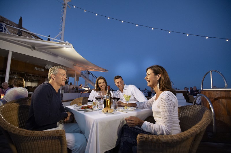 Cena bajo las estrellas en el Restaurante Candels CRUCEROS WINDSURF VELEROS WINDSTAR CRUCEROS EN VELERO VELEROS DE LUJO CRUCEROS BARCO PEQUEÑO CRUCEROS EN YATE YACHT STYLE CRUISES CRUCEROS BARCOS POCOS PASAJEROS CRUCEROS EN VELERO SAILING SHIP CRUISES RESTAURANTE CANDLES AL FRESCO DINNER